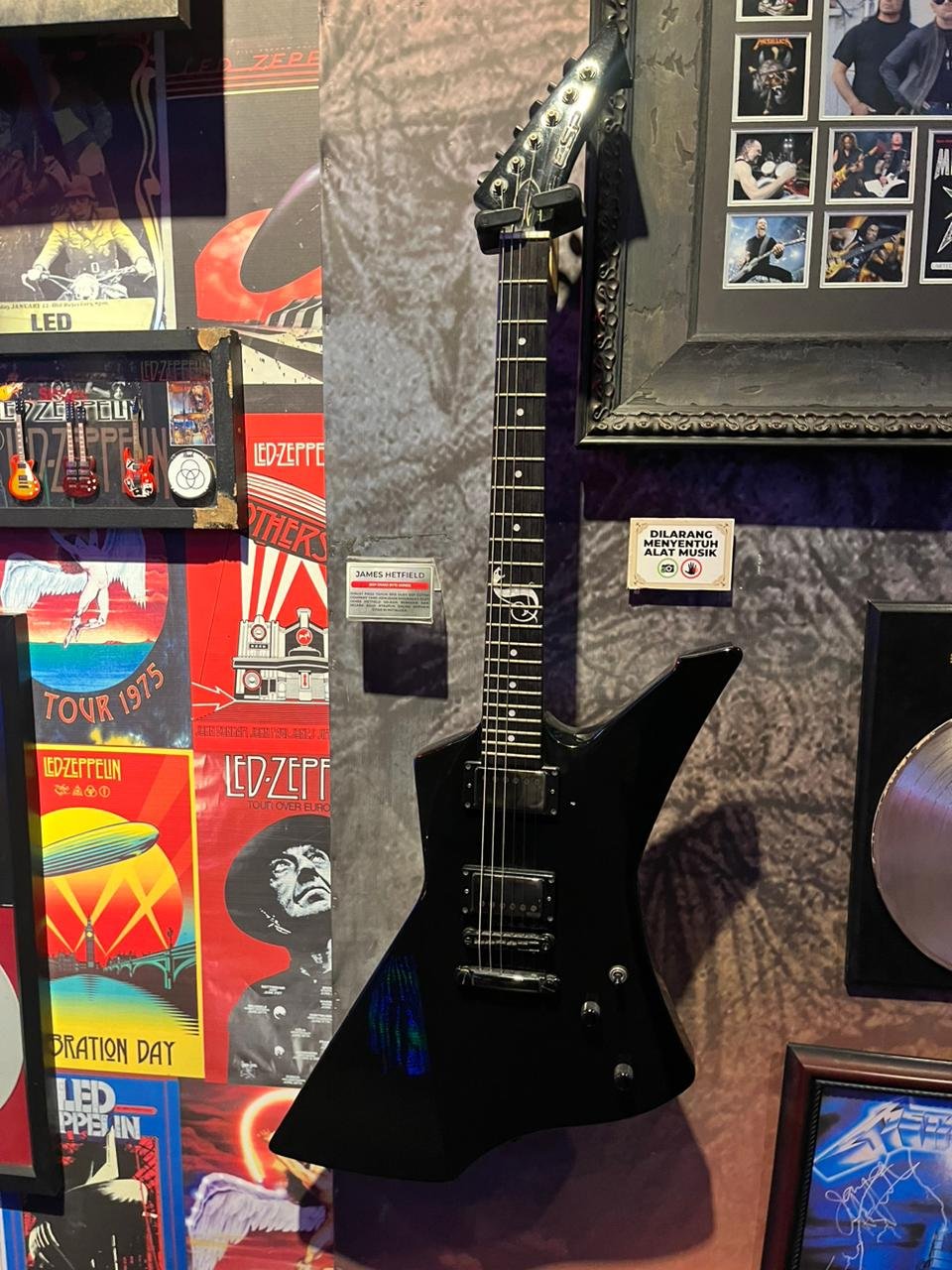 An ESP Snakebyte, Hetfield's signature model introduced in 2013, on display at a museum in Indonesia.