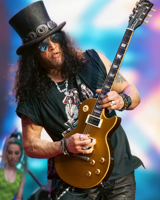 Slash performing live