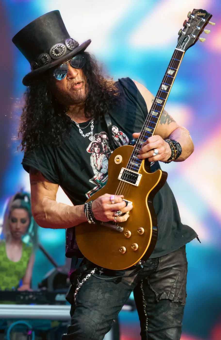 Slash performing live