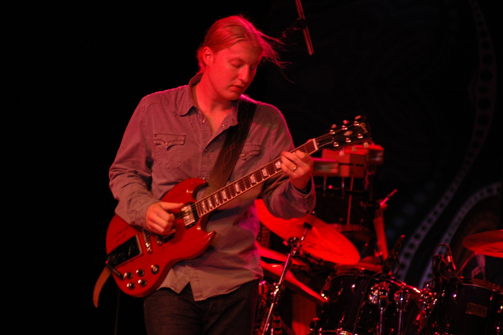 Derek Trucks with his SG in 2006. At Radio City he played the seated acoustic opener with Guy and Isaiah Sharkey, then "All Your Love" and "Messin' With the Kid" with Susan Tedeschi.