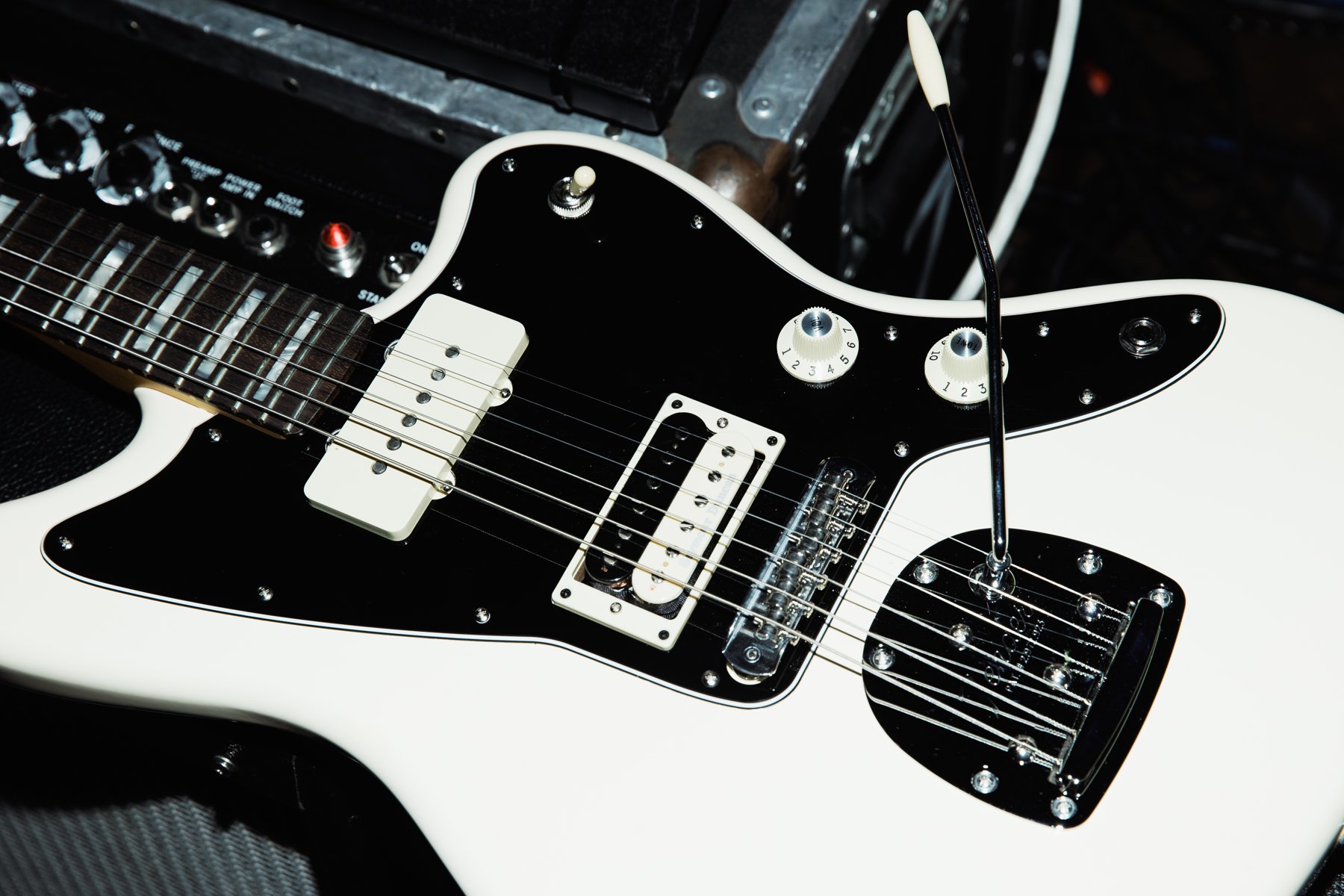 Close-up of the Seymour Duncan JB bridge humbucker and Jazzmaster neck pickup on the Kim Gordon Jazzmaster