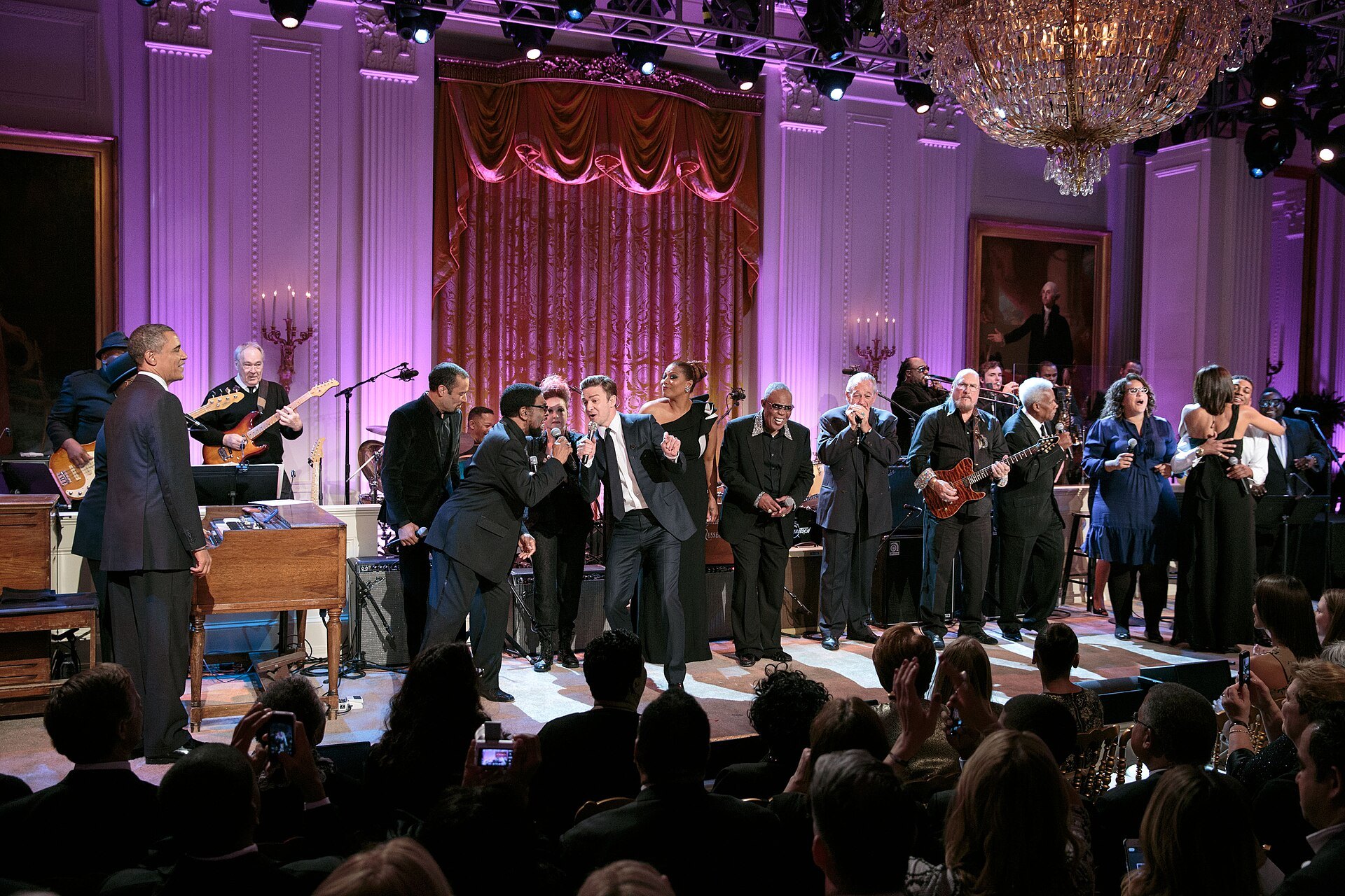 Steve Cropper and Justin Timberlake perform "(Sittin' On) The Dock of the Bay" at "In Performance at the White House: Memphis Soul" on April 9, 2013.