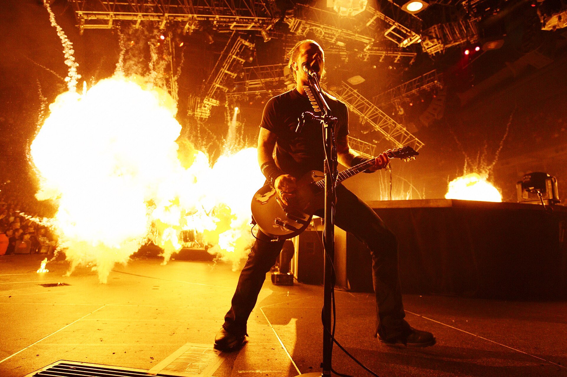 Hetfield on stage with Metallica at the Corel Centre in Ottawa, October 2004.