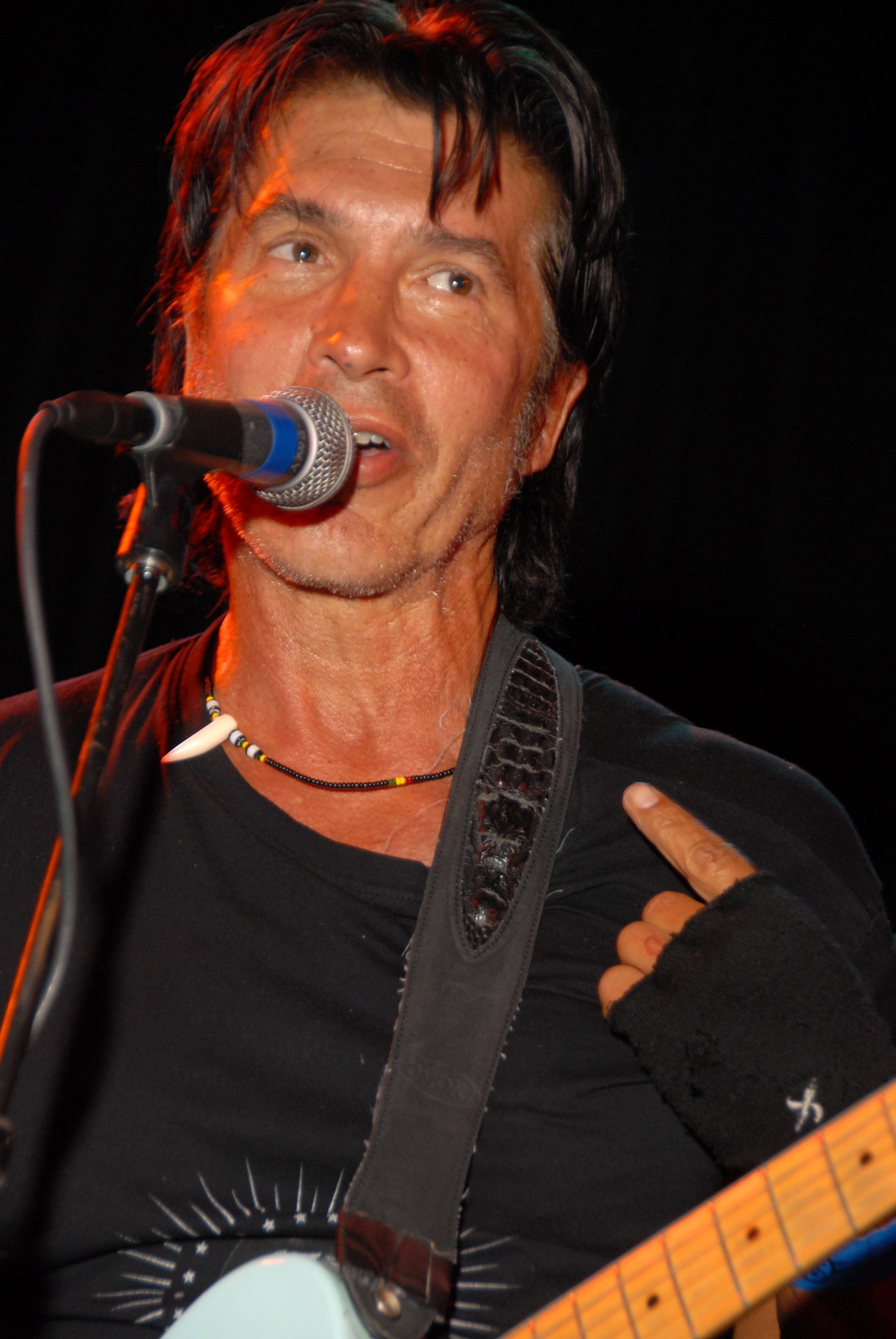 George Lynch performing at The Roxy in 2009