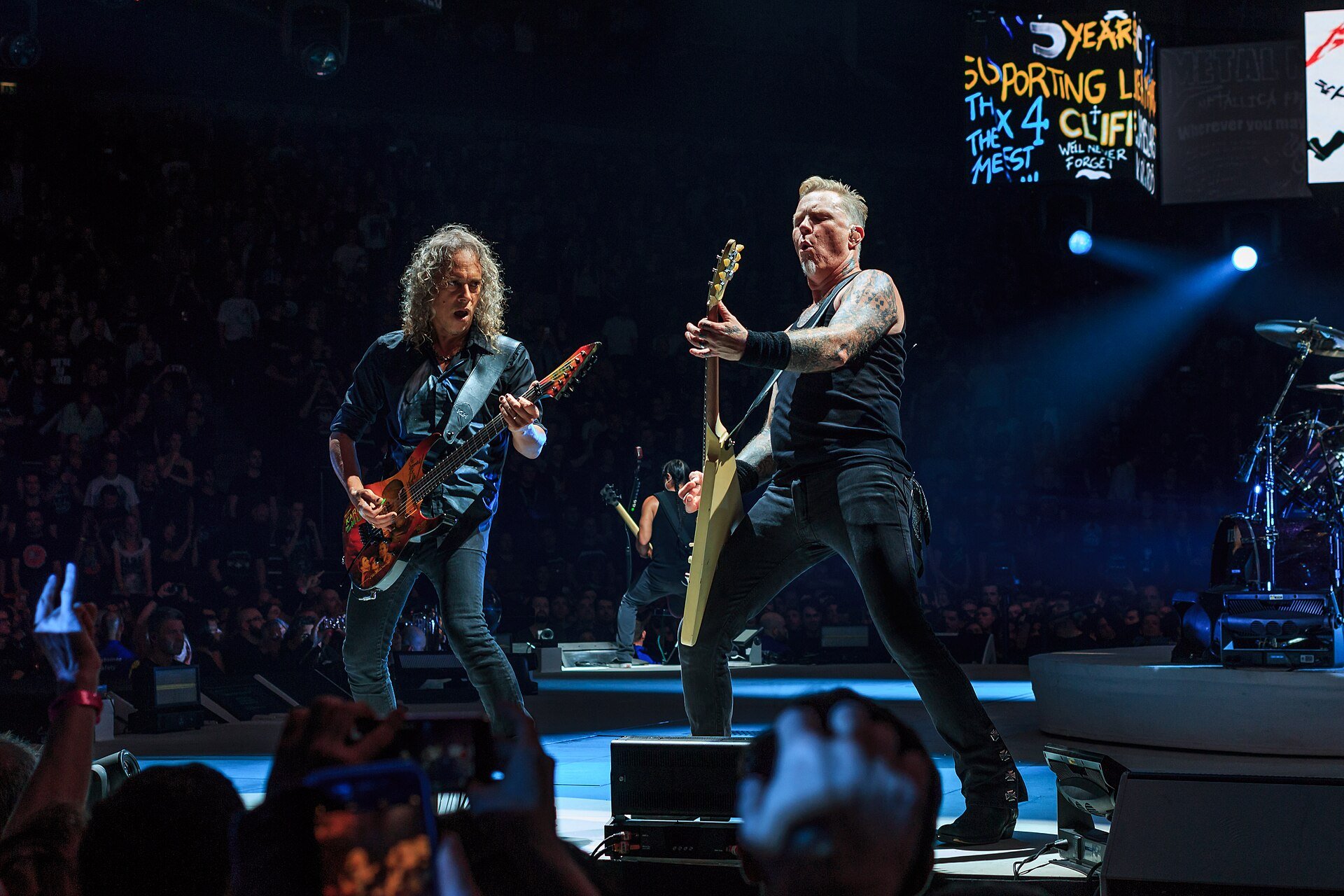 Kirk Hammett and James Hetfield live in London, October 24, 2017.