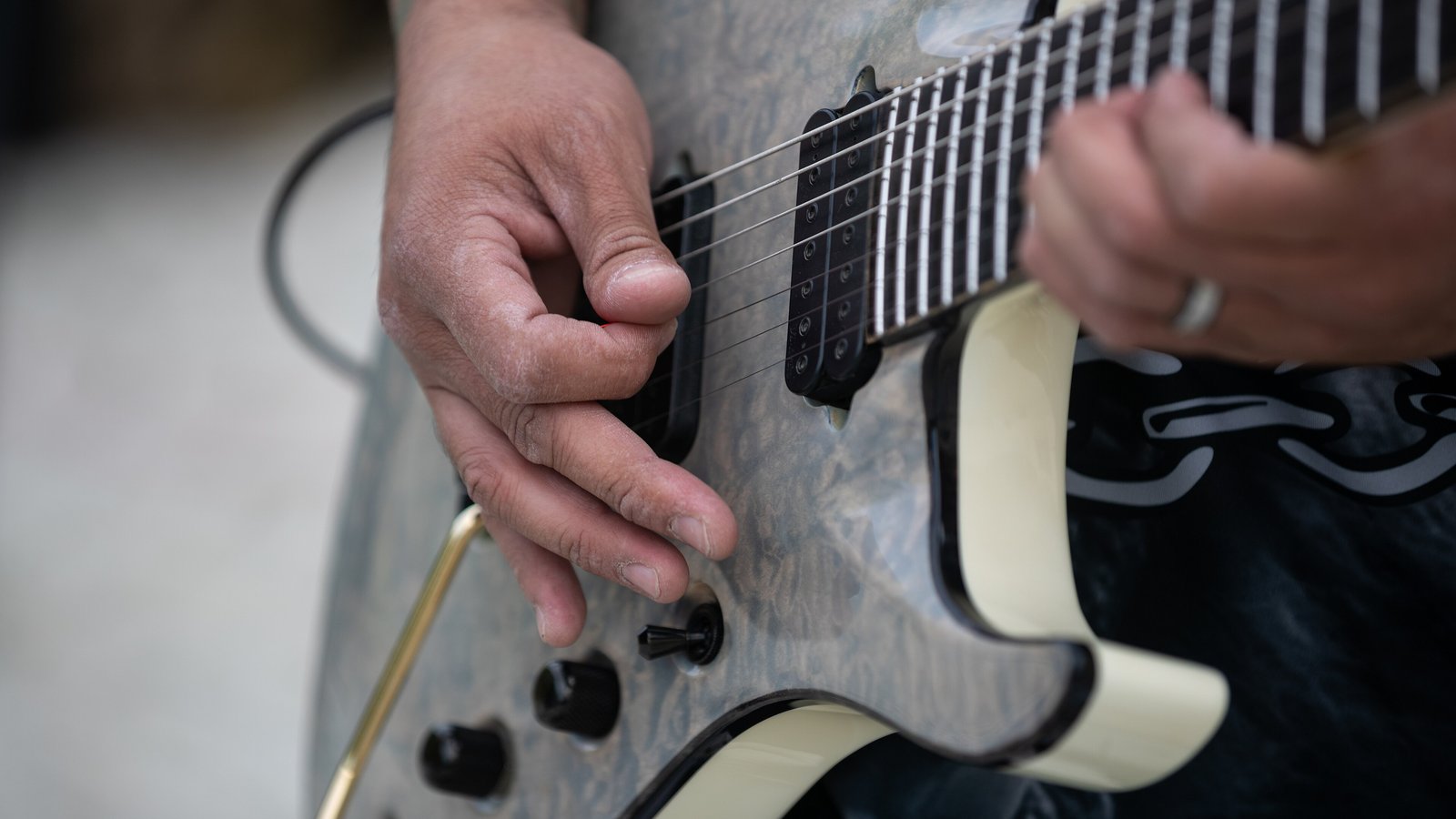 20 Easy Guitar Riffs That Sound Way Harder Than They Are