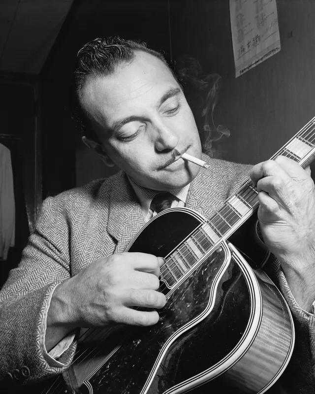 Django Reinhardt performing live