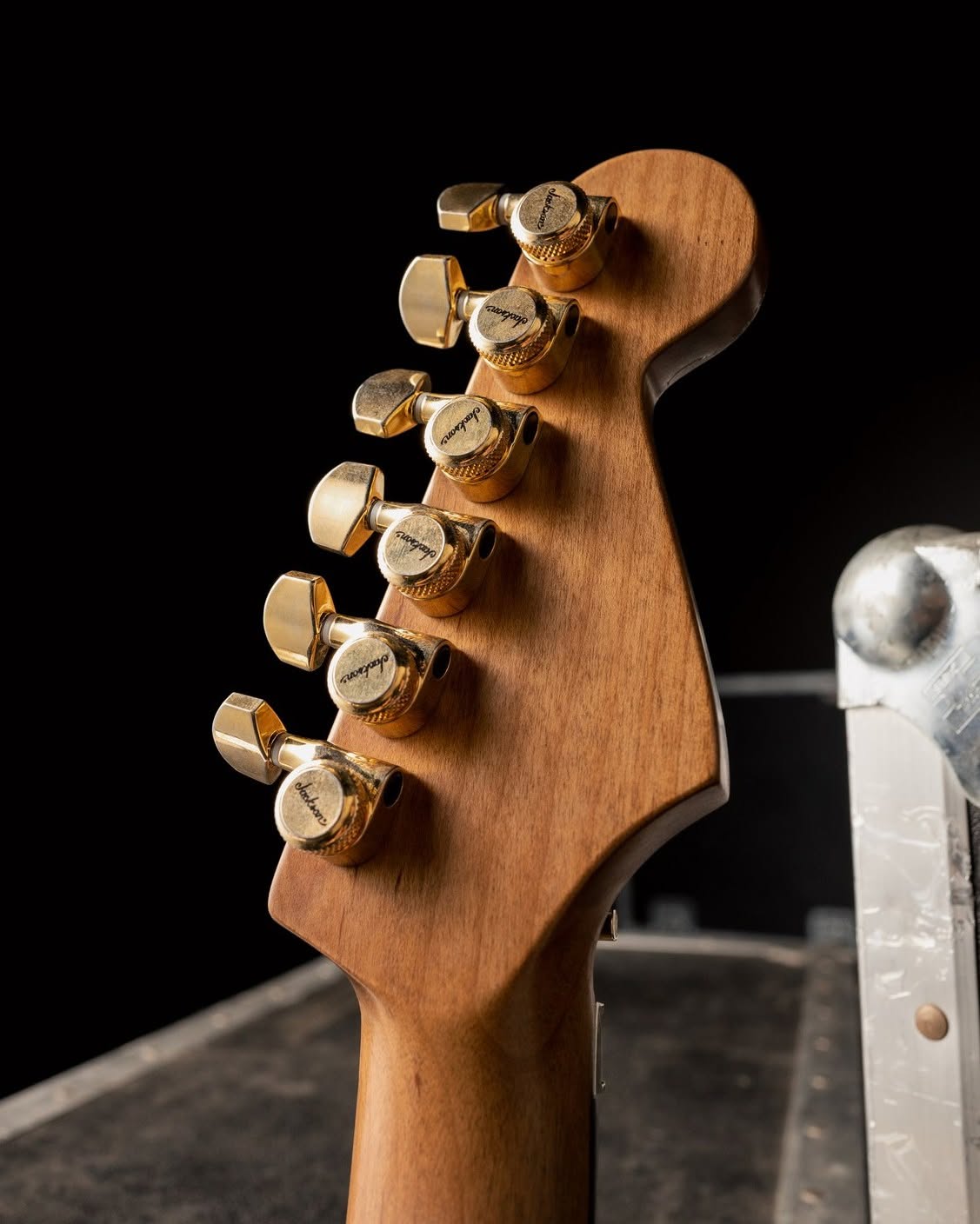 Gold Jackson locking tuners on the back of the PC1-E headstock
