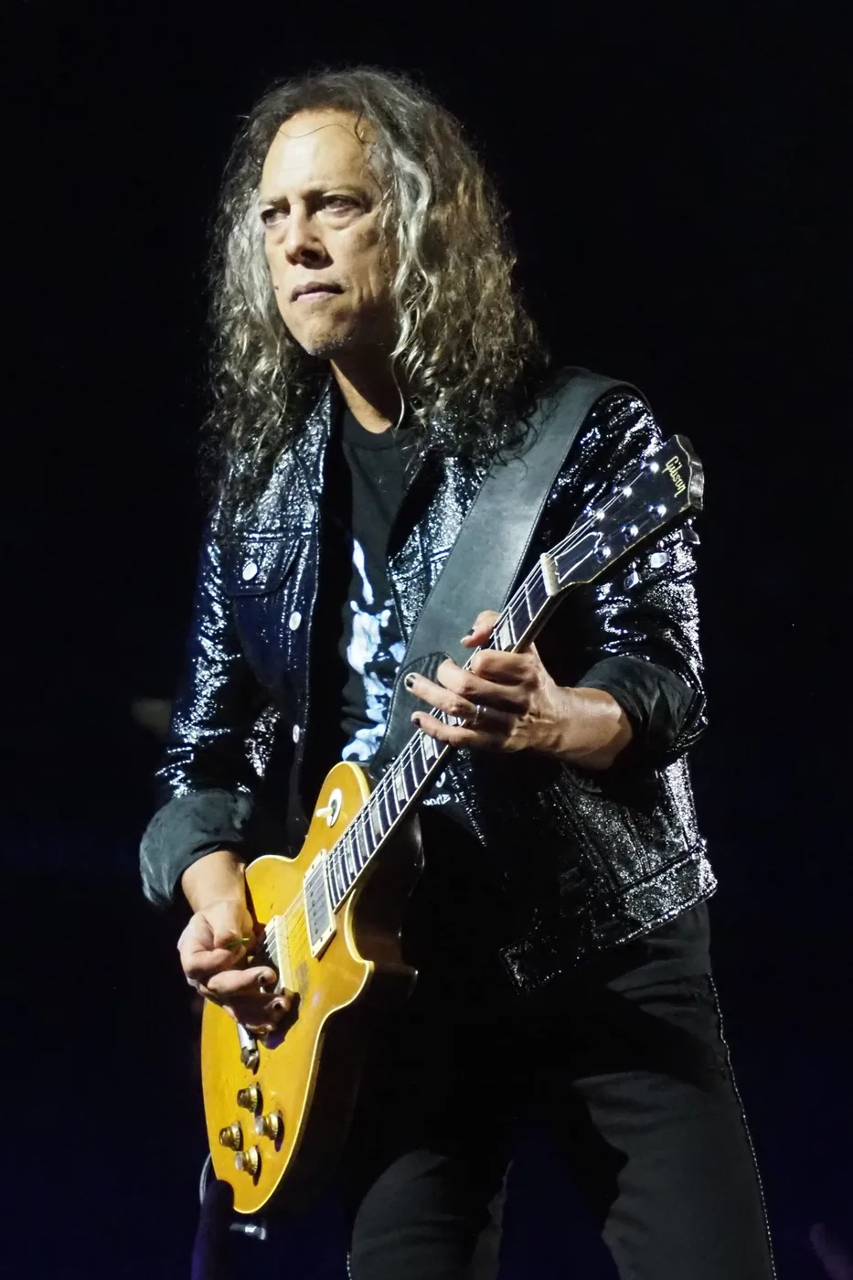Kirk Hammett performing live