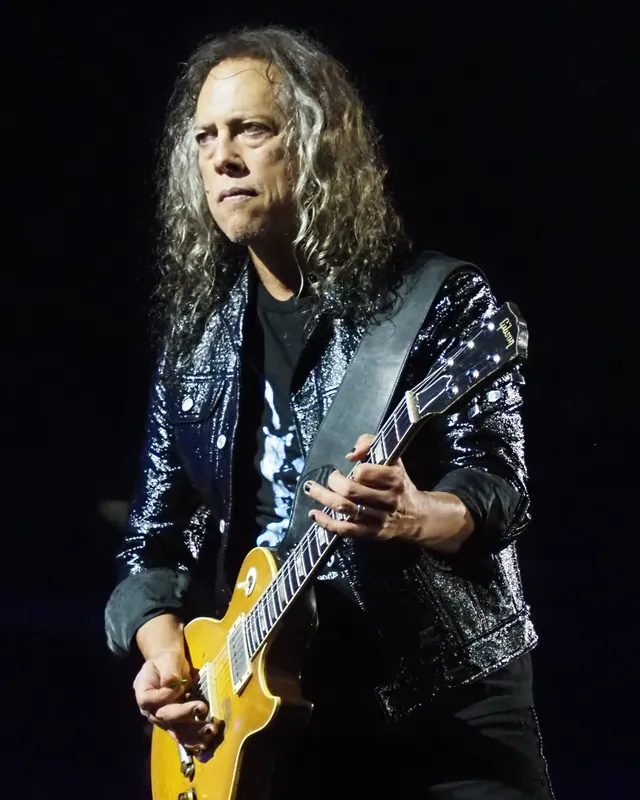 Kirk Hammett performing live