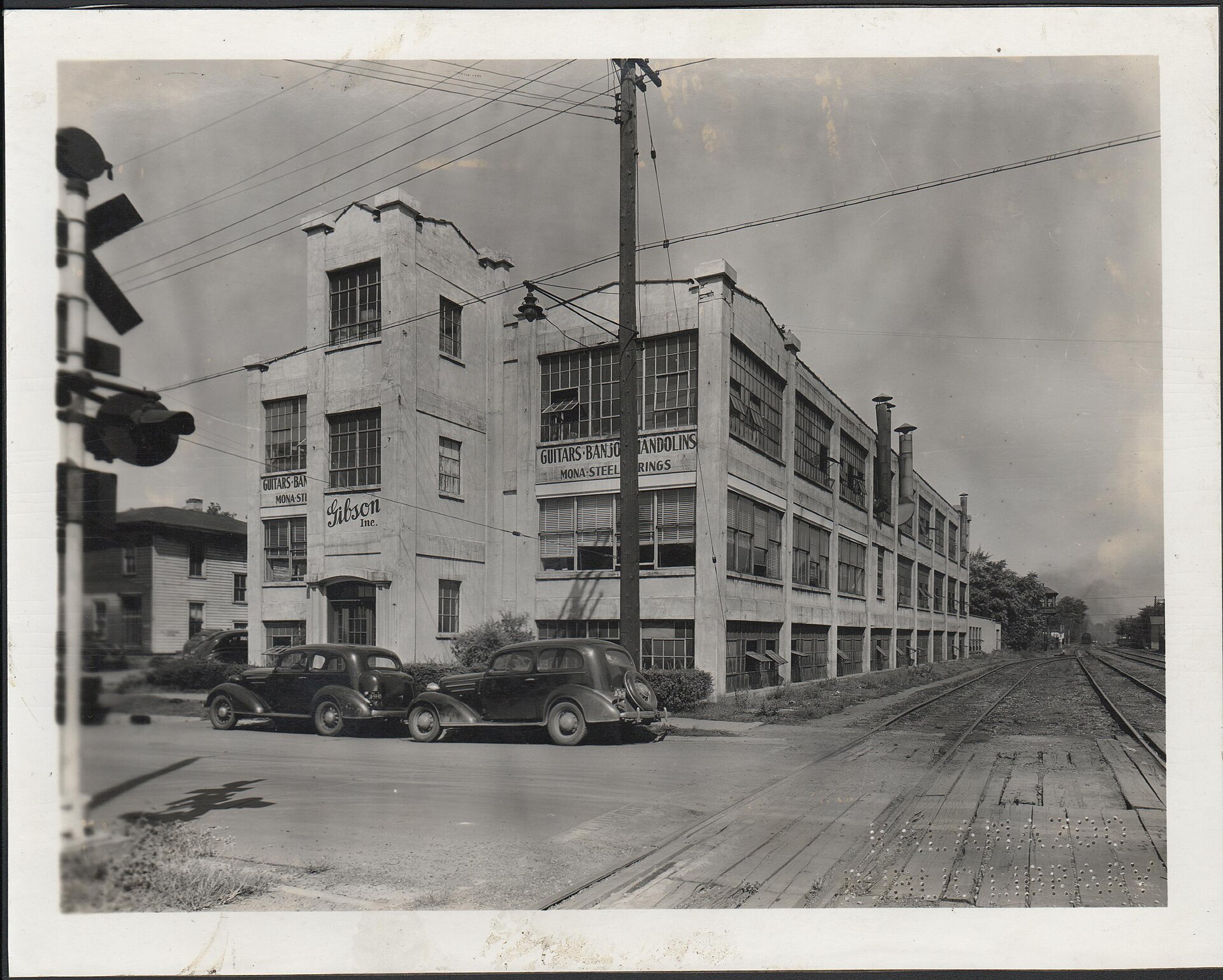 Gibson's factory building at 225 Parsons Street, Kalamazoo, in 1941