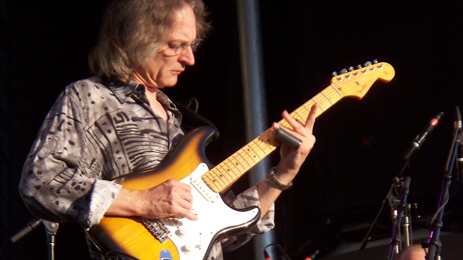 Sonny Landreth playing slide on a sunburst Fender Stratocaster at Ottawa Bluesfest in 2008