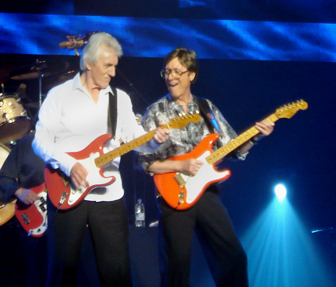 Hank Marvin and Bruce Welch playing guitars on stage