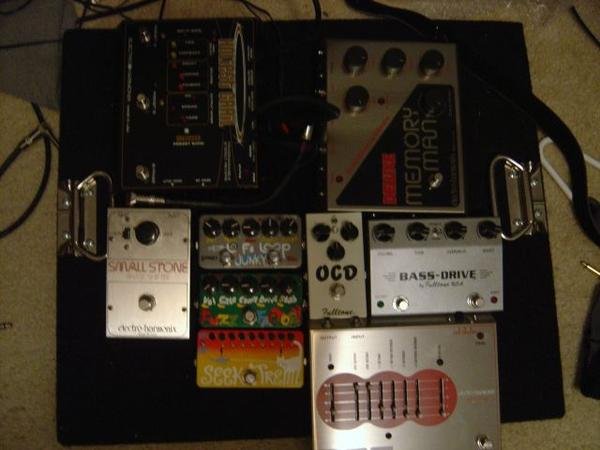 Vintage Electro-Harmonix pedalboard with a Holiest Grail reverb and a Small Stone phaser