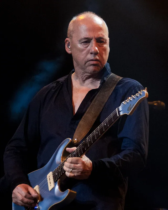 Mark Knopfler performing live