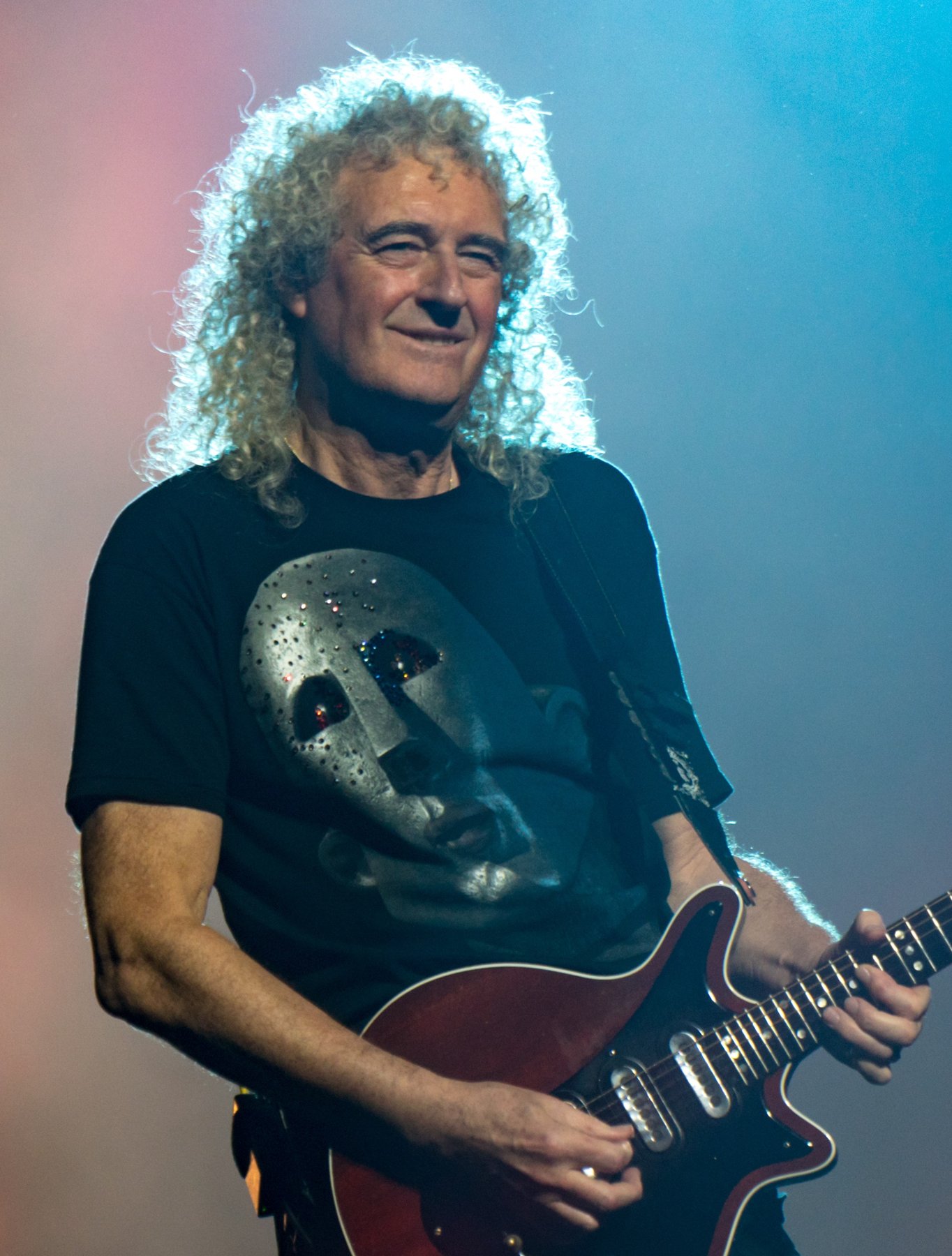 Brian May playing guitar on stage
