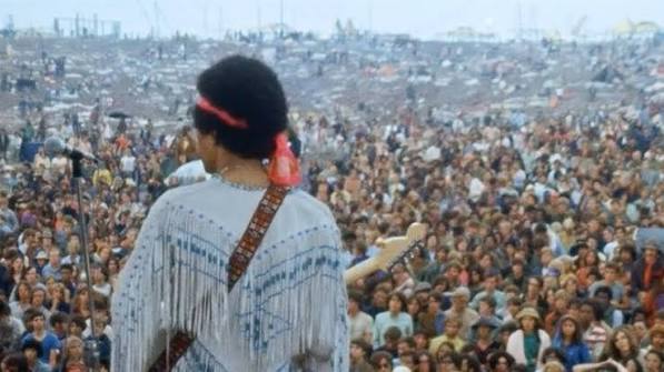Jimi Hendrix at Woodstock: The Performance That Redefined Electric Guitar Forever