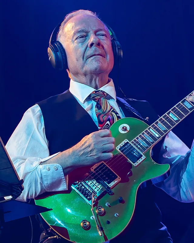 Robert Fripp performing live