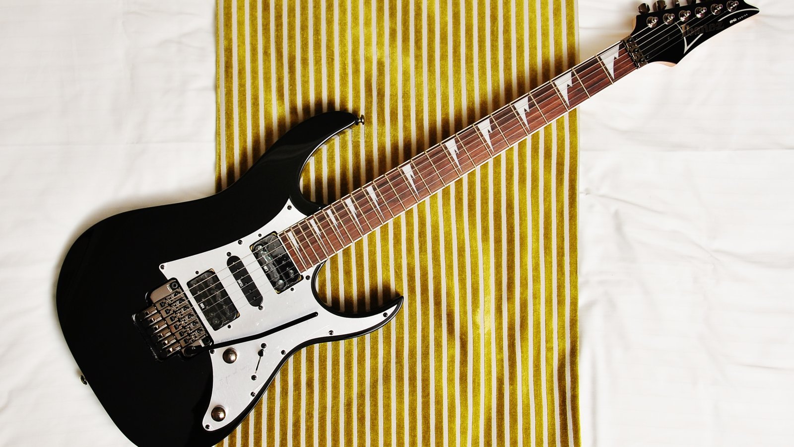 Best Guitars for Metal in 2026: From Budget Shredders to Stage-Ready Machines