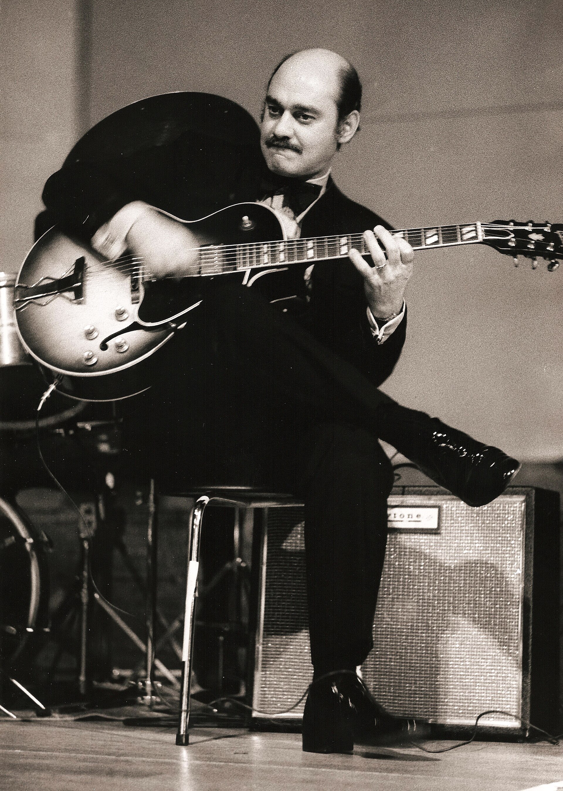 Joe Pass in concert in 1974. Gambale says he spent time with Pass during his GIT years.